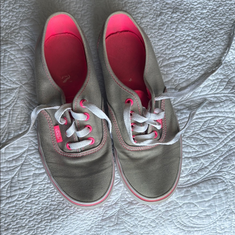 Gently used vans 7.5 - Picture 1 of 3